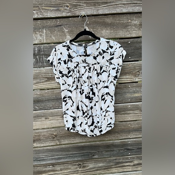 LOFT Tops - LOFT Black Cream Floral Cap-Sleeve Blouse XXS Lightweight